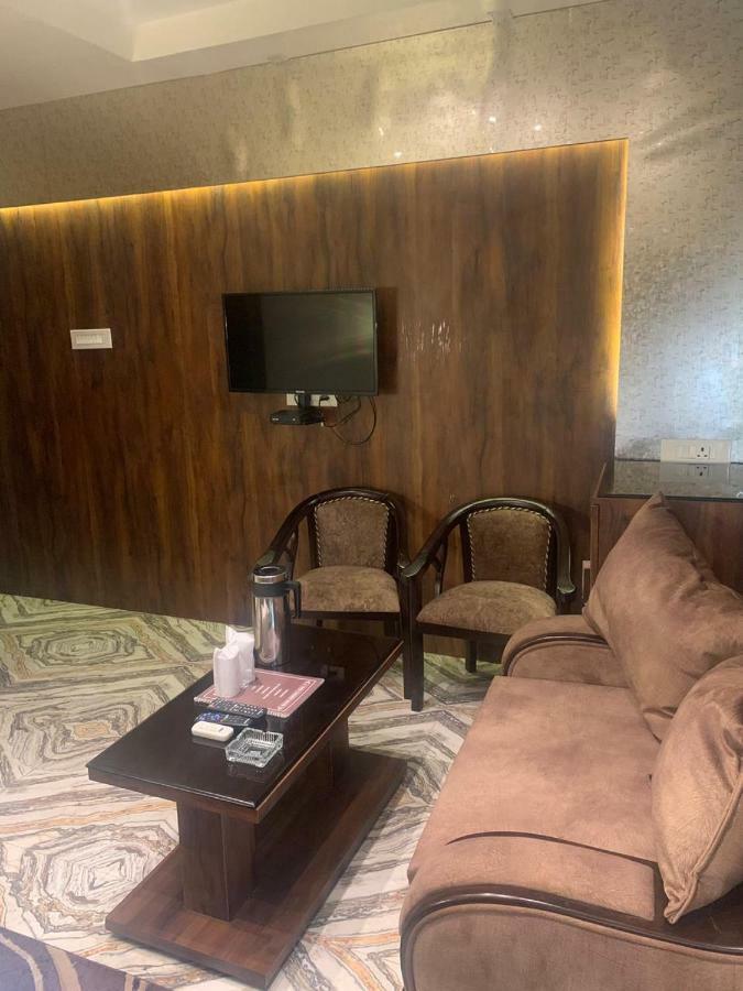 Hotel Mmk Kanpur Eksteriør billede
